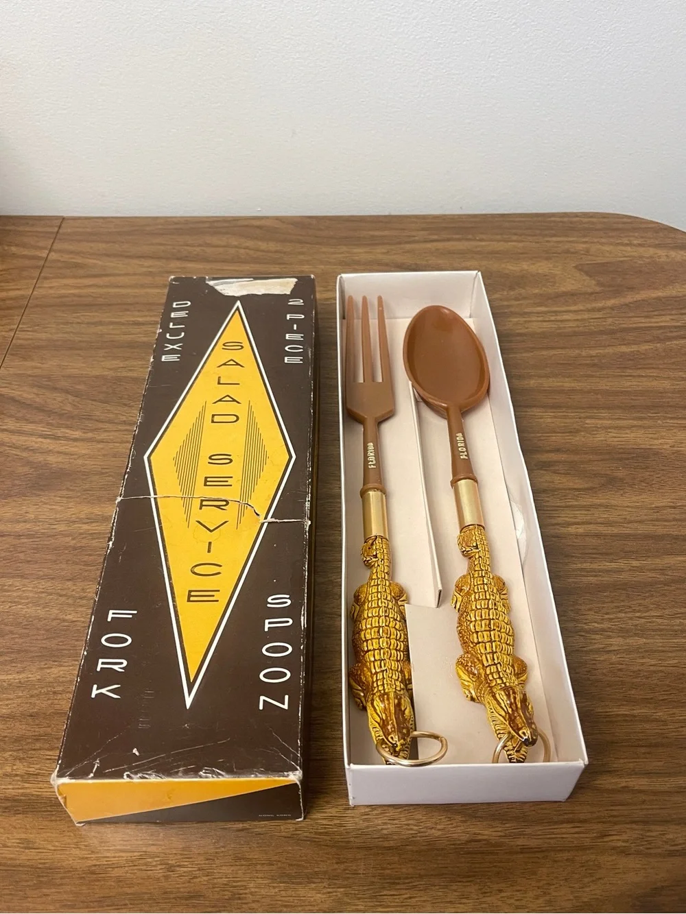 Vintage 70's Collectible Florida Alligator Spoon and Fork Salad Serving Set